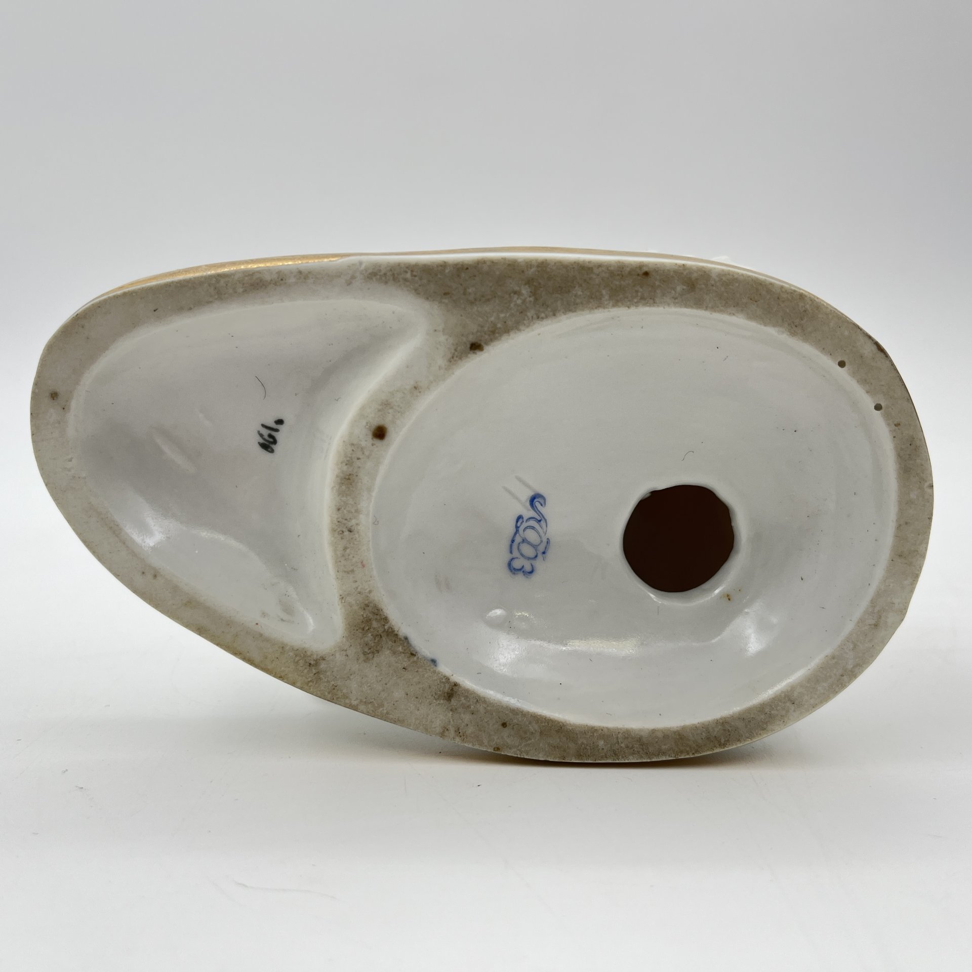 Статуэтка "Маленькая балерина", автор С.Б. Велихова, фарфор, роспись, золочение, Ленинградский фарфоровый завод (ЛФЗ), СССР, 1960-1980 гг.