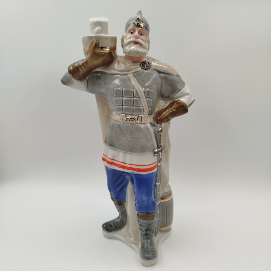 Штоф-статуэтка "Витязь", фарфор, роспись, золочение, СССР, 1970-1990 гг.