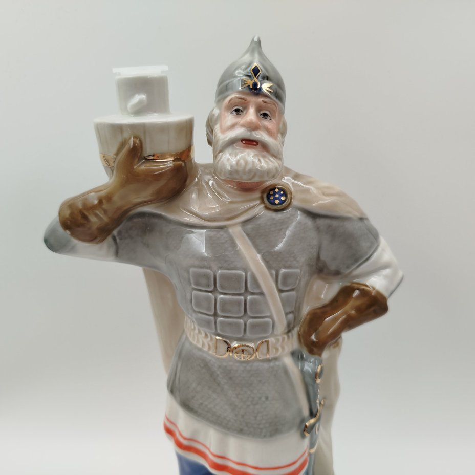 Штоф-статуэтка "Витязь", фарфор, роспись, золочение, СССР, 1970-1990 гг.