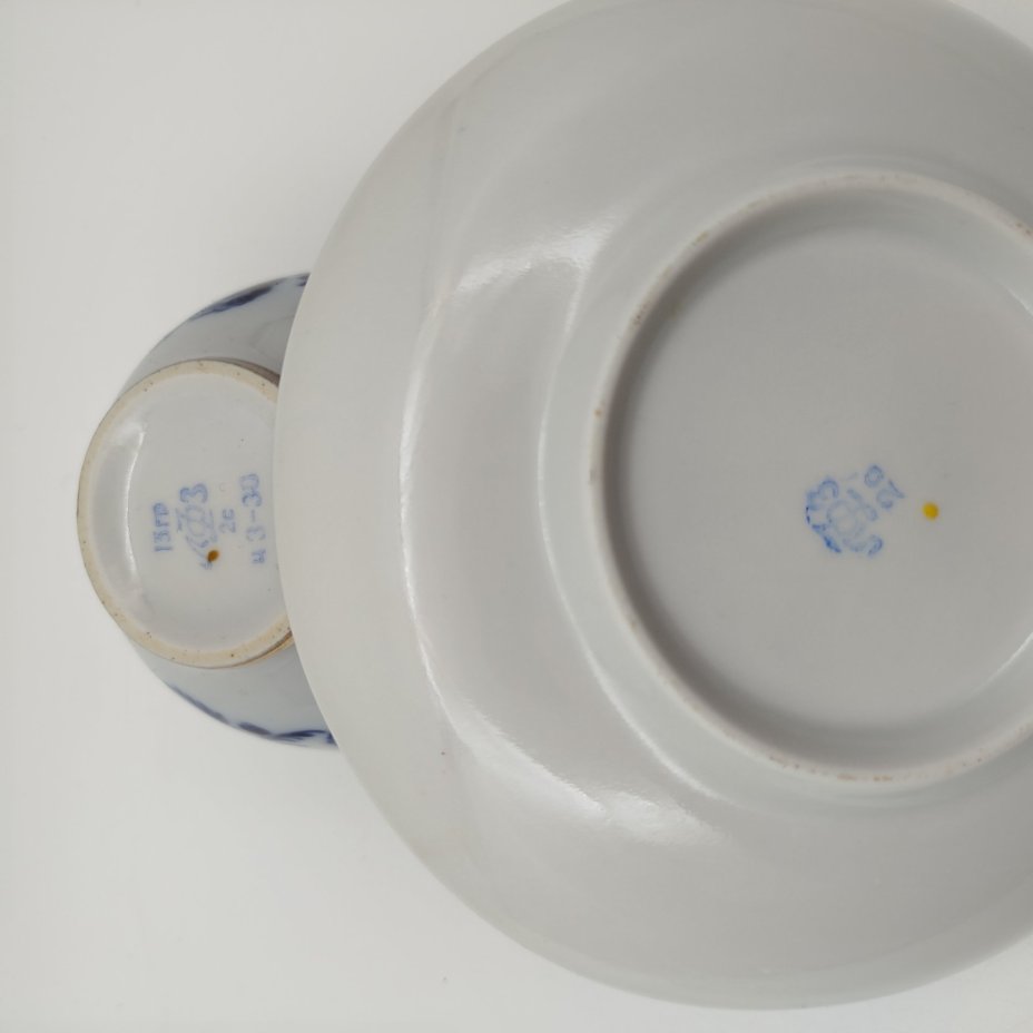 Пара чайная "Синие цветы", фарфор, деколь, золочение, Ленинградский фарфоровый завод (ЛФЗ), СССР, 1970-1986 гг.