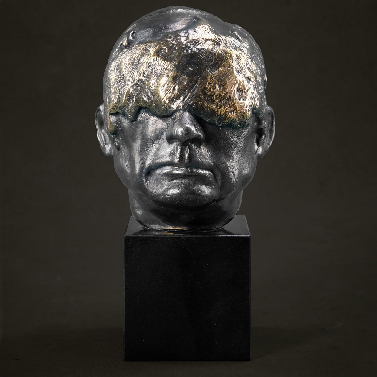 Статуэтка "Смотритель" ("Watcher") в брендированной упаковке и с сертификатом подлинности