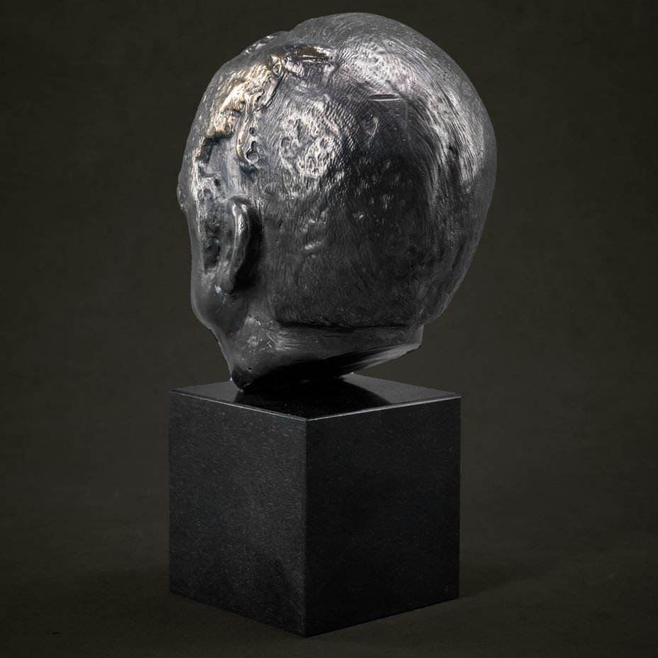 Статуэтка "Смотритель" ("Watcher") в брендированной упаковке и с сертификатом подлинности