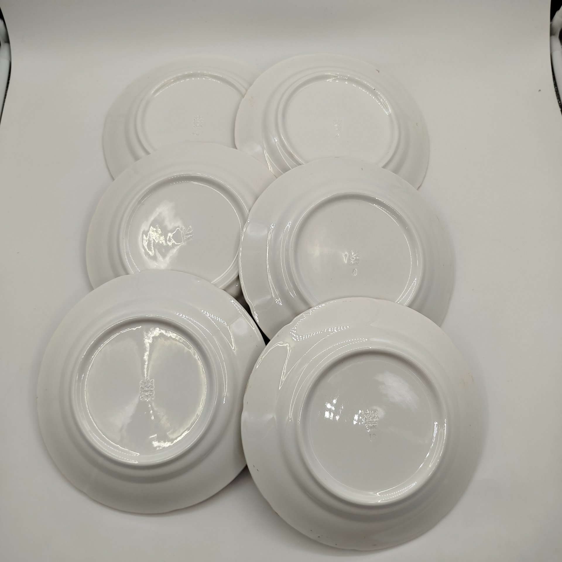 Набор из шести десертных тарелок, фаянс, золочение, Конаковский фаянсовый завод им. М.И. Калинина (ЗиК Конаково), СССР, 1974-1991 гг.