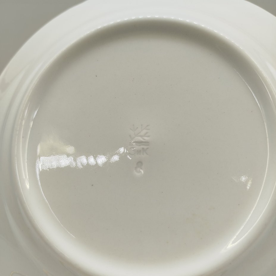 Набор из шести десертных тарелок, фаянс, золочение, Конаковский фаянсовый завод им. М.И. Калинина (ЗиК Конаково), СССР, 1974-1991 гг.