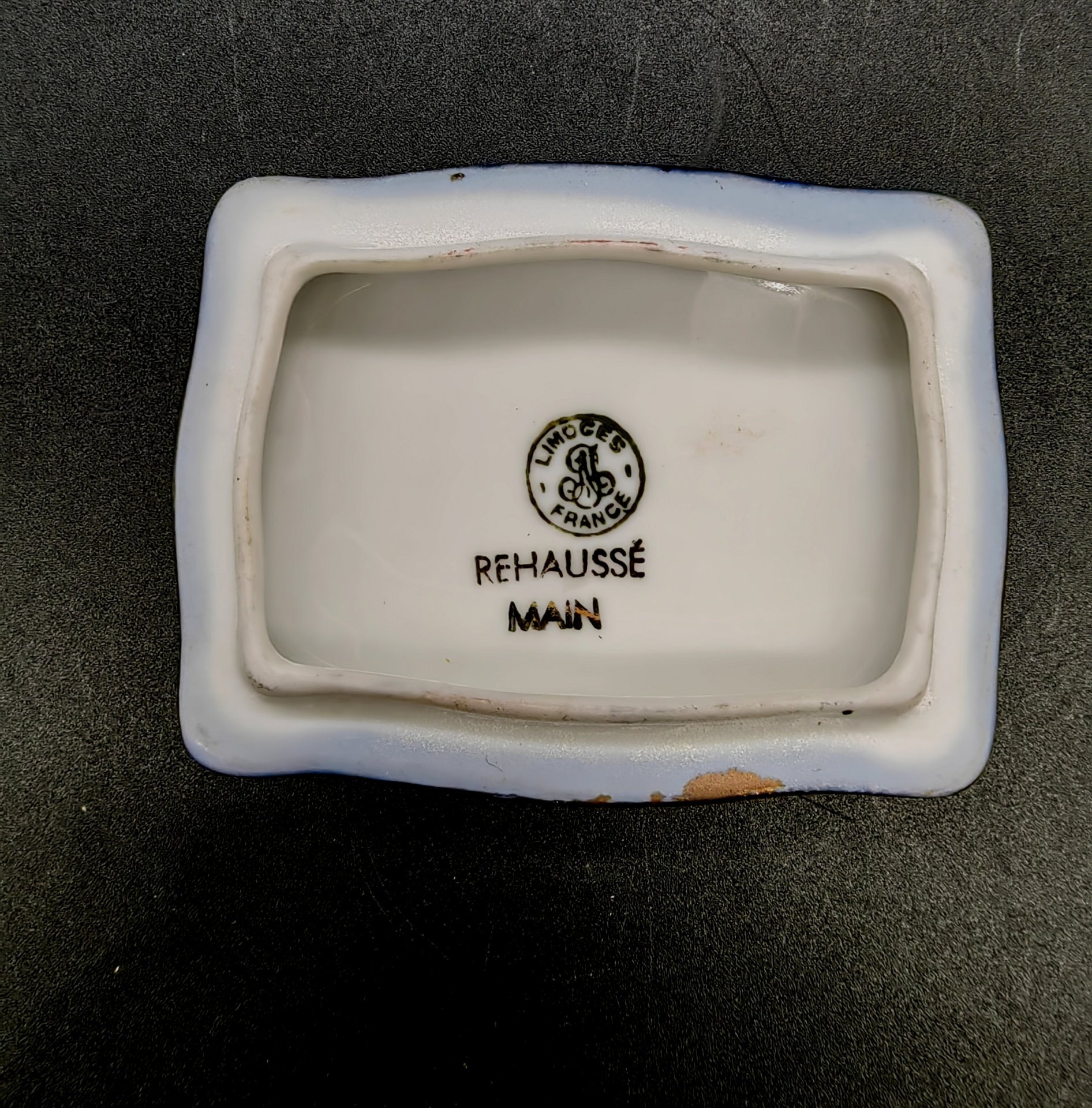Шкатулка миниатюрная с изображением галантной сцены, Limoges