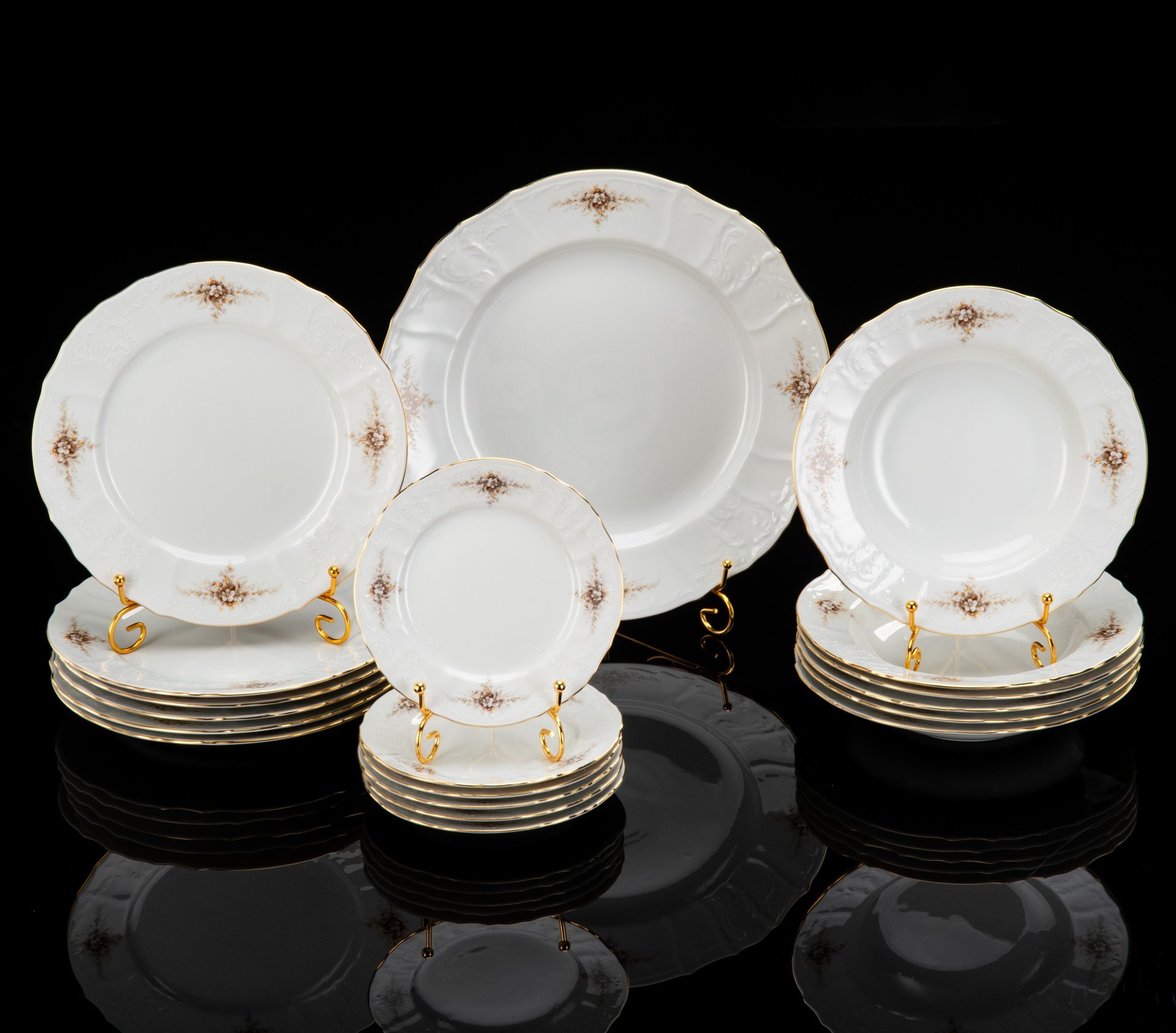Сервиз обеденный с цветочным рельефным декором на 6 персон (19 предметов), фарфор, деколь, золочение, Bernadotte, Чехия, 1991-2010 гг.