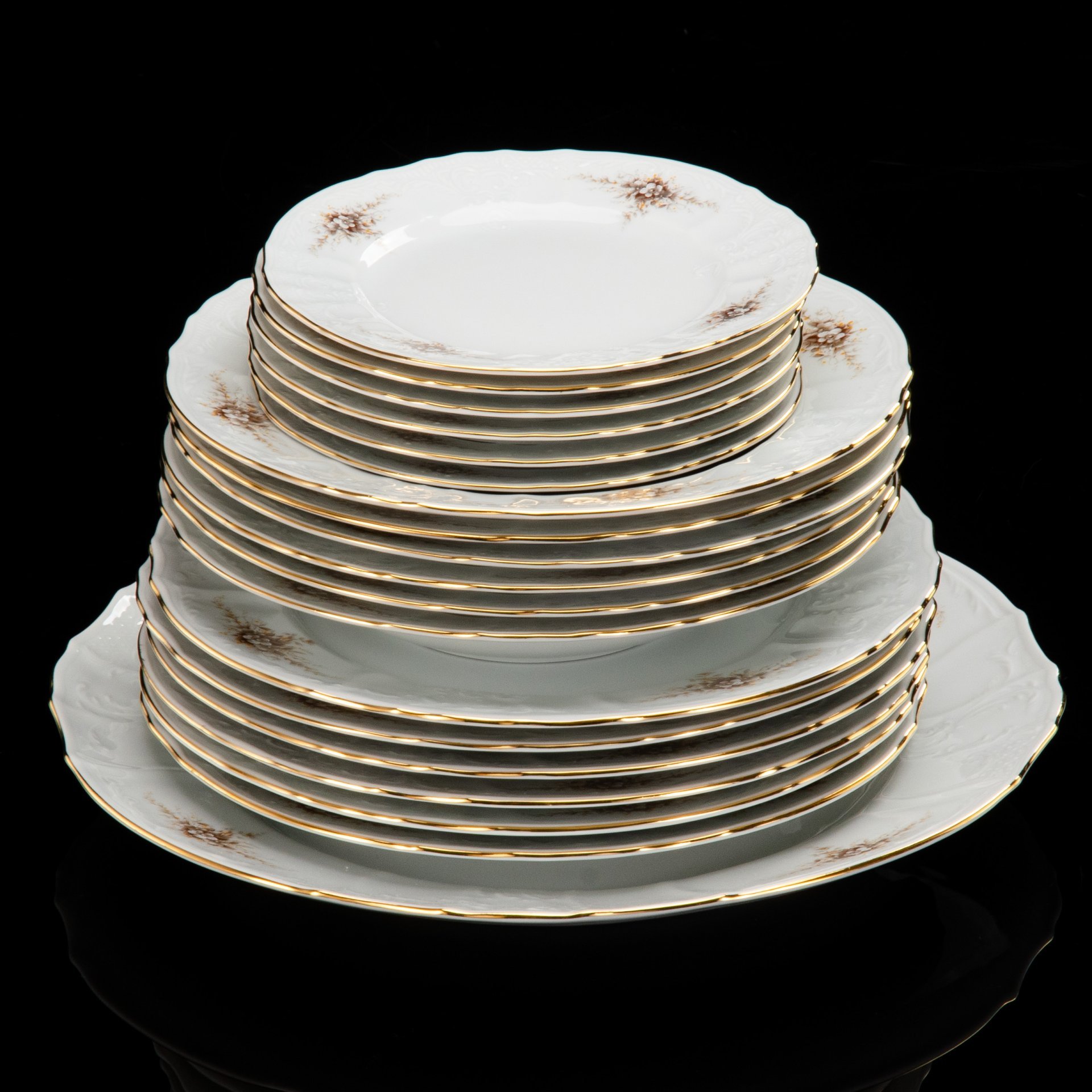 Сервиз обеденный с цветочным рельефным декором на 6 персон (19 предметов), фарфор, деколь, золочение, Bernadotte, Чехия, 1991-2010 гг.