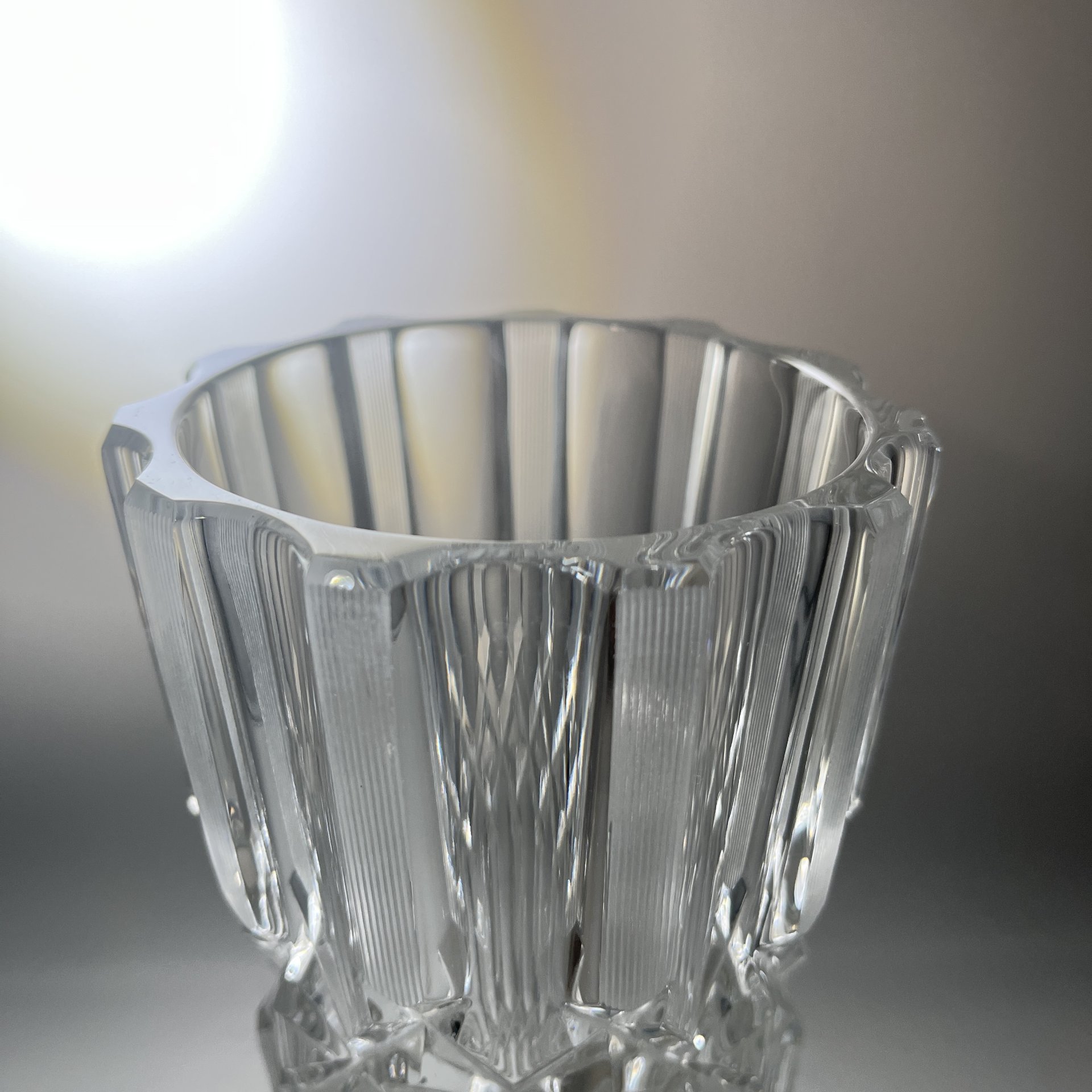 Ваза для цветов "Эхо", автор А.М. Остроумов, хрусталь, алмазная грань, Ленинградский завод художественного стекла (ЛЗХС), СССР, 1970-1980 гг.