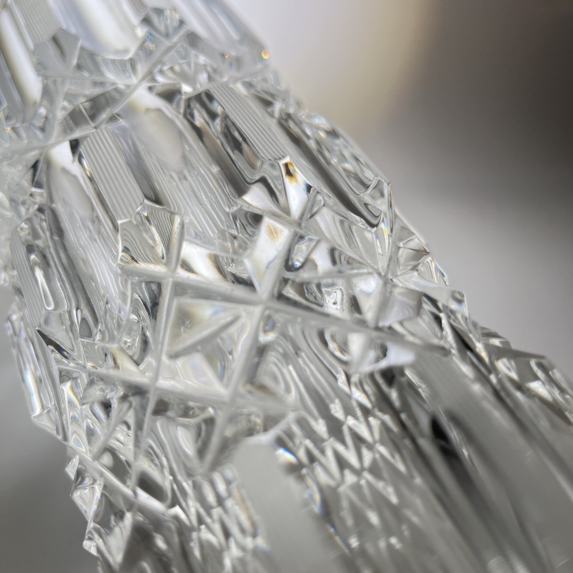 Ваза для цветов "Эхо", автор А.М. Остроумов, хрусталь, алмазная грань, Ленинградский завод художественного стекла (ЛЗХС), СССР, 1970-1980 гг.