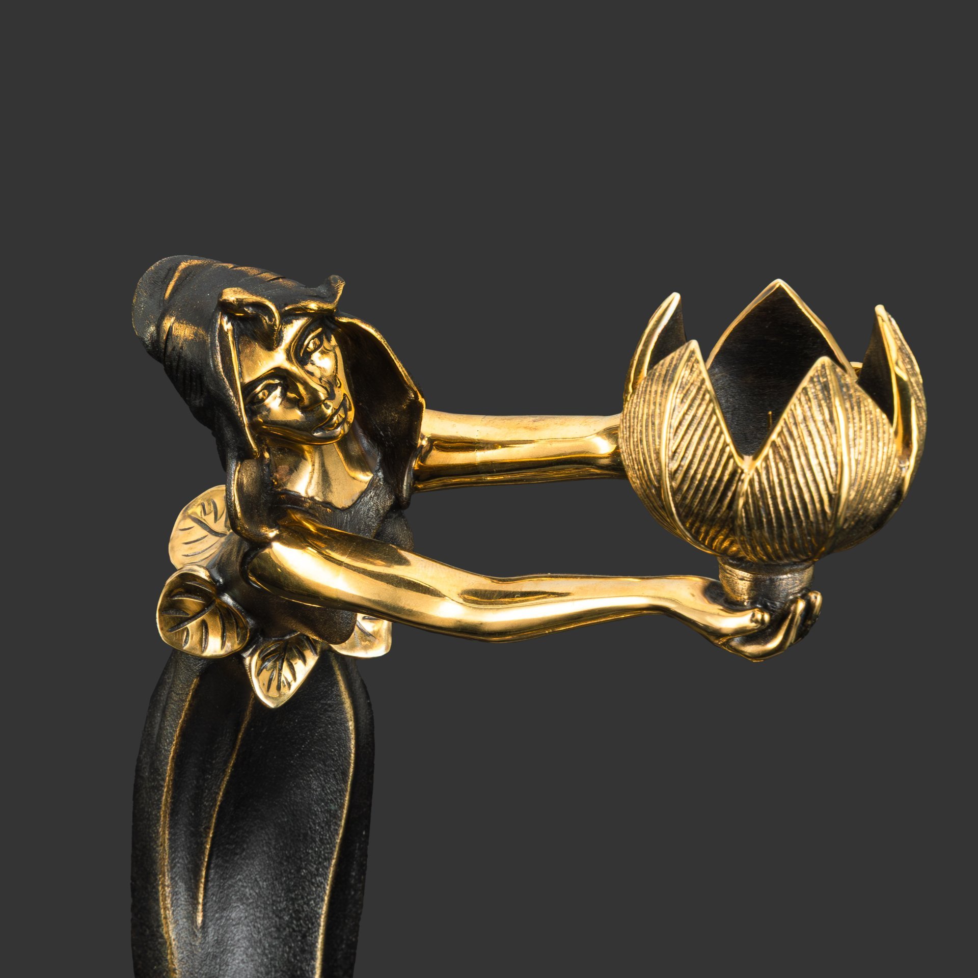 Подсвечник "Дева дарящая цветок" правый