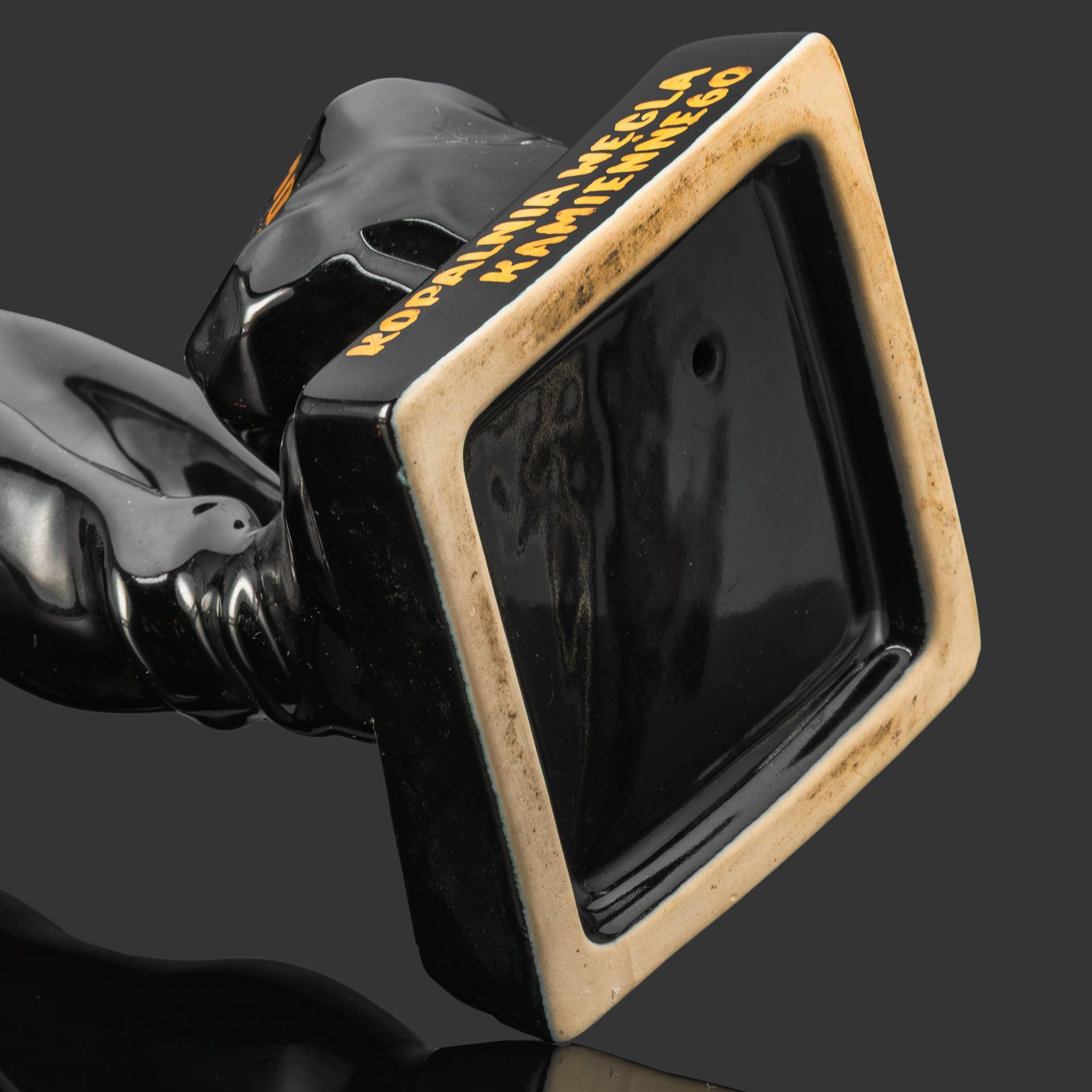 Скульптура "Шахтер" (Угольная шахта «Зофювка» (KWK «Zofiówka»), фаянс, крытье, золочение, Польша, 1960-1980 гг.