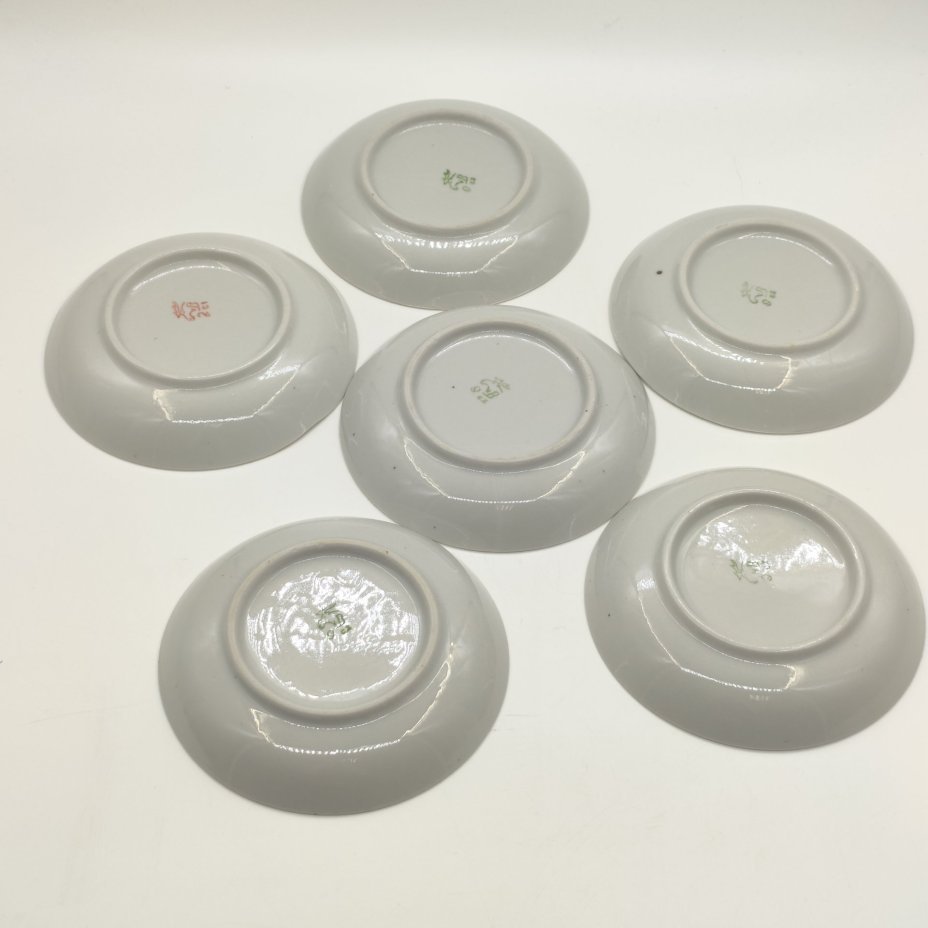 Набор из 6-ти блюдец с цветочным декором, фарфор, люстр, деколь, золочение, Дмитровский фарфоровый завод (ДФЗ Вербилки), СССР, 1965-1991 гг.