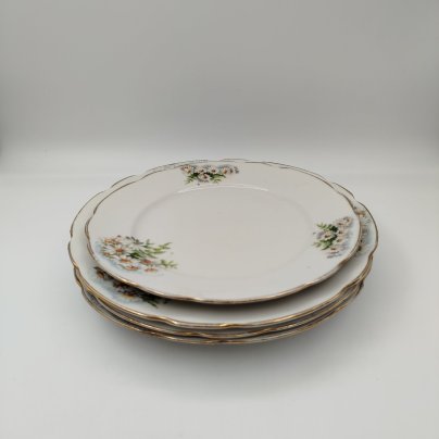 Набор из 4-х тарелок с декором в виде ромашек (три обеденных и одна закусочная), специальная экспортная марка, фарфор, деколь, золочение, Дулевский фарфоровый завод (Дулёво), СССР, 1926-1935 гг.