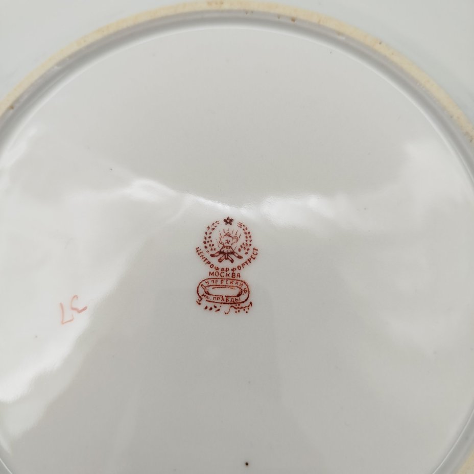 Набор из 4-х тарелок с декором в виде ромашек (три обеденных и одна закусочная), специальная экспортная марка, фарфор, деколь, золочение, Дулевский фарфоровый завод (Дулёво), СССР, 1926-1935 гг.