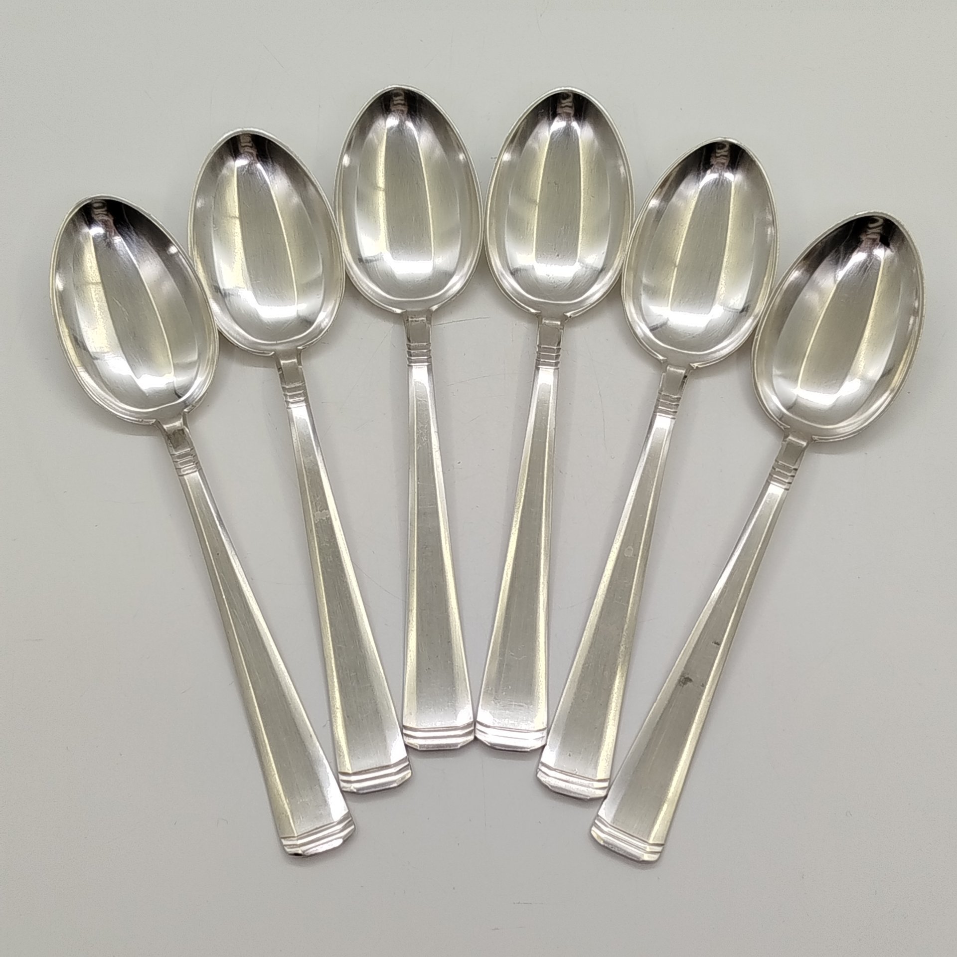 Набор 6 столовых ложек с лаконичным декором