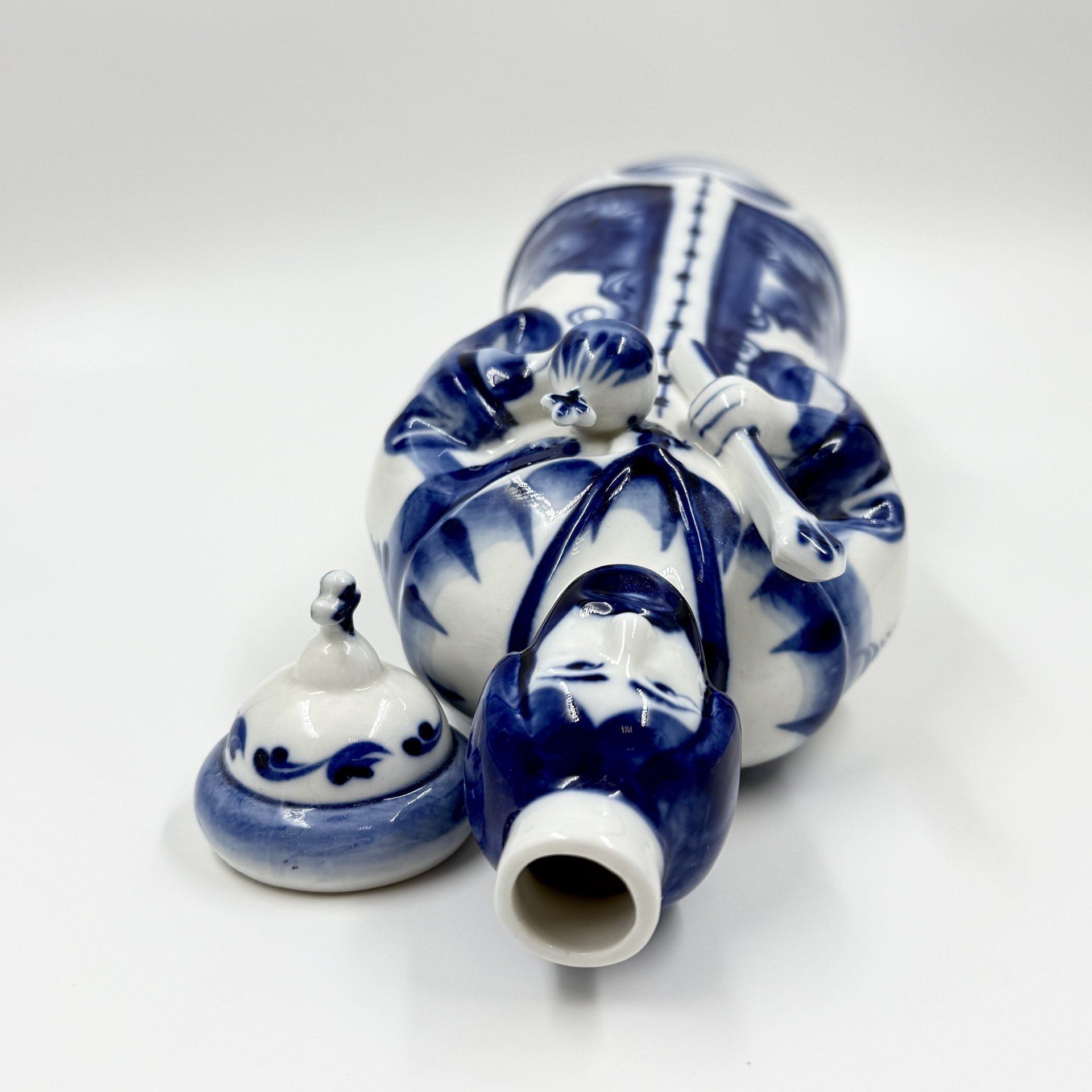 Штоф "Царь", фарфор, роспись, Гжельский фарфоровый завод, Россия, 2000-2010 гг., Гжельский фарфоровый завод