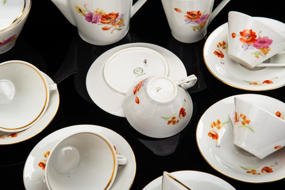 Сервиз чайный с цветочным декором, на 6 персон (15 предметов), фарфор, деколь, золочение, Chodziez, Польша, 1964-1990 гг.