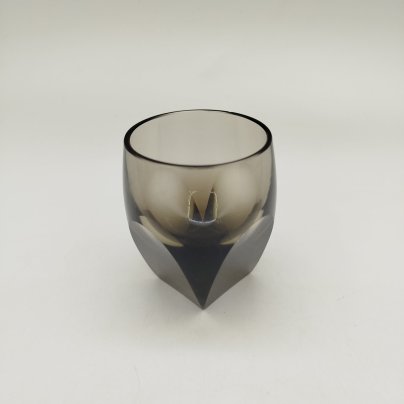 Стопка черного оттенка, дизайнер Rudolf Eschler, стекло, гранение, Henry Moser & Cie (Мозер), Чехословакия, 1950-1980 гг.