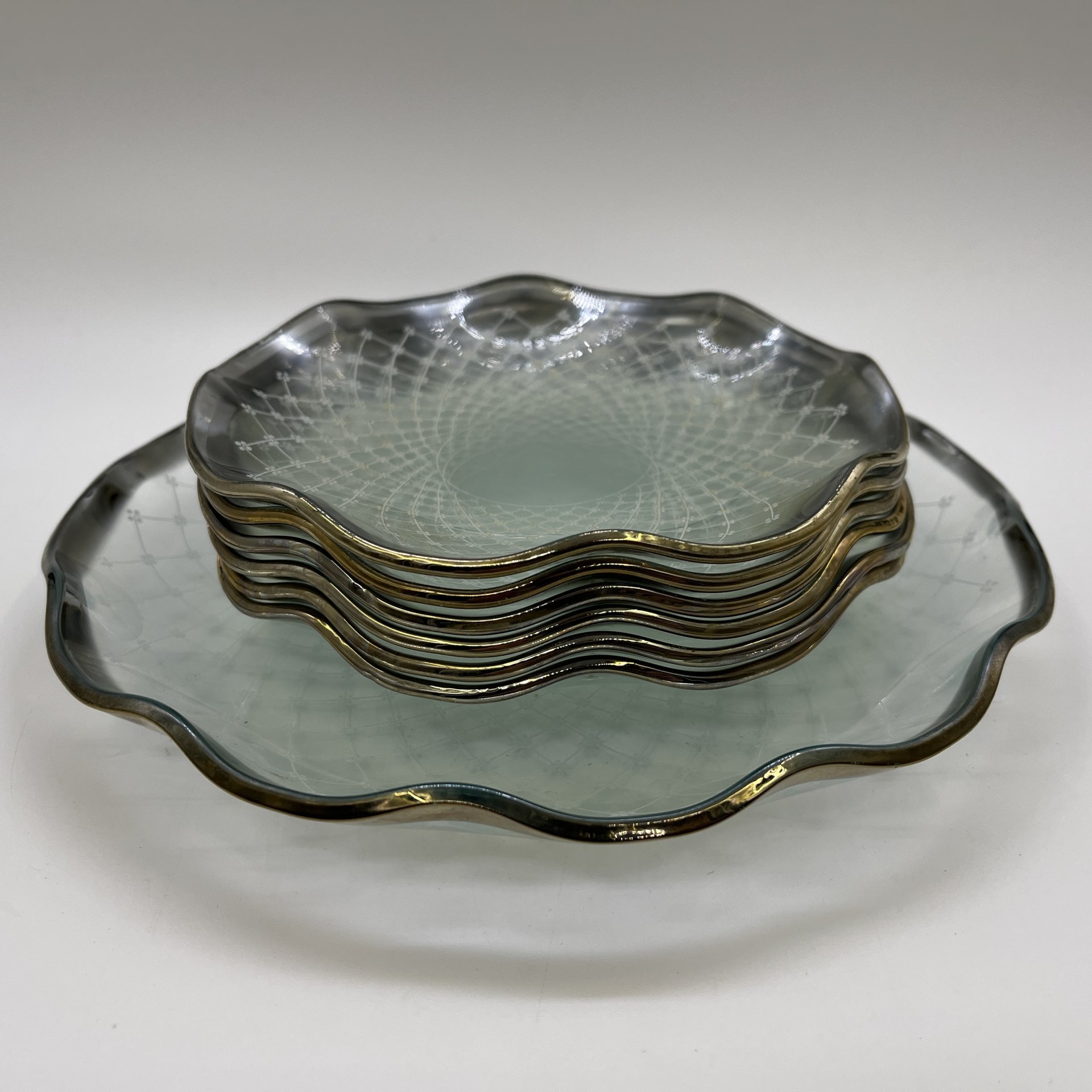 Набор блюдец на 6 персон в комплекте с блюдом, стекло, золочение, СССР, 1970-1990 гг.