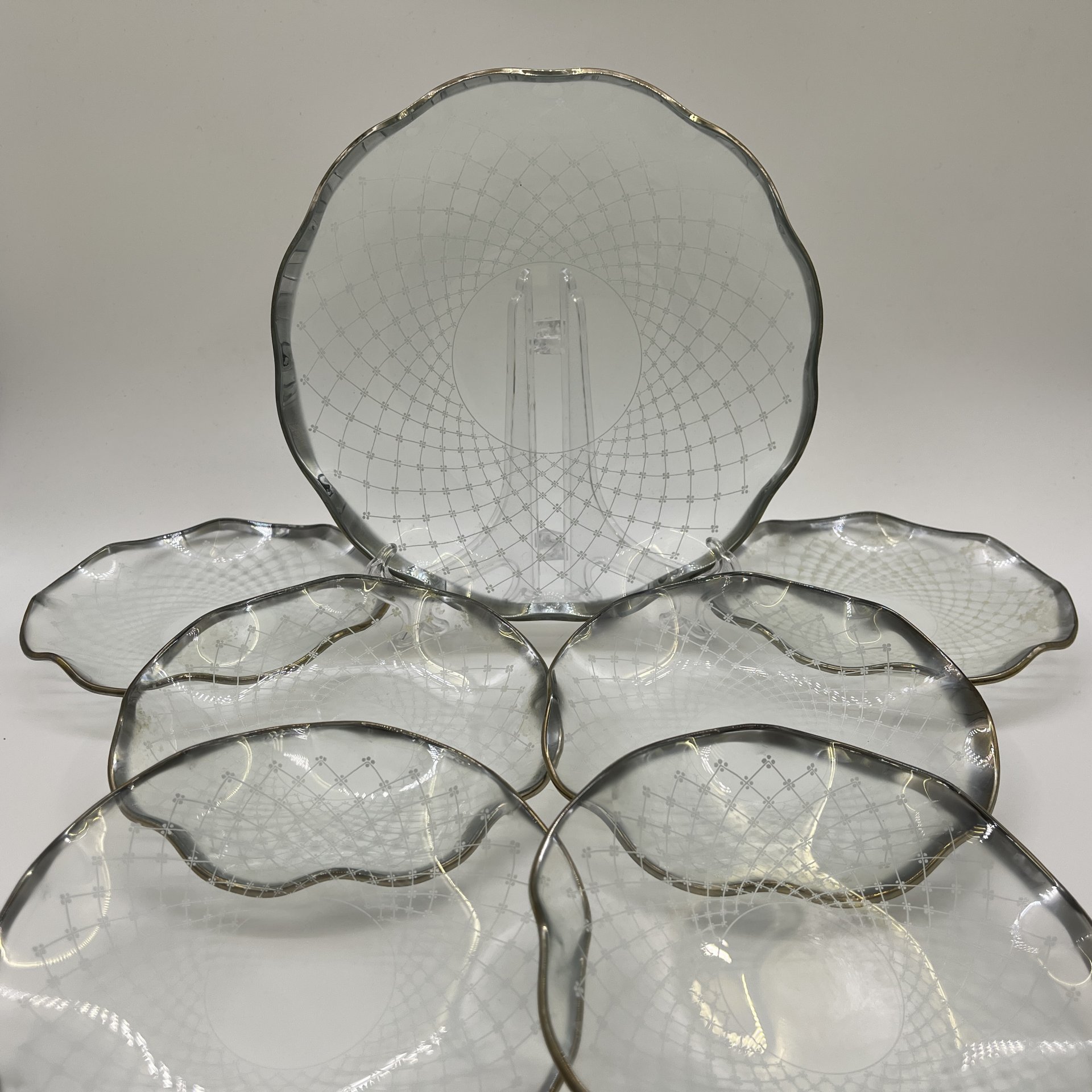 Набор блюдец на 6 персон в комплекте с блюдом, стекло, золочение, СССР, 1970-1990 гг.