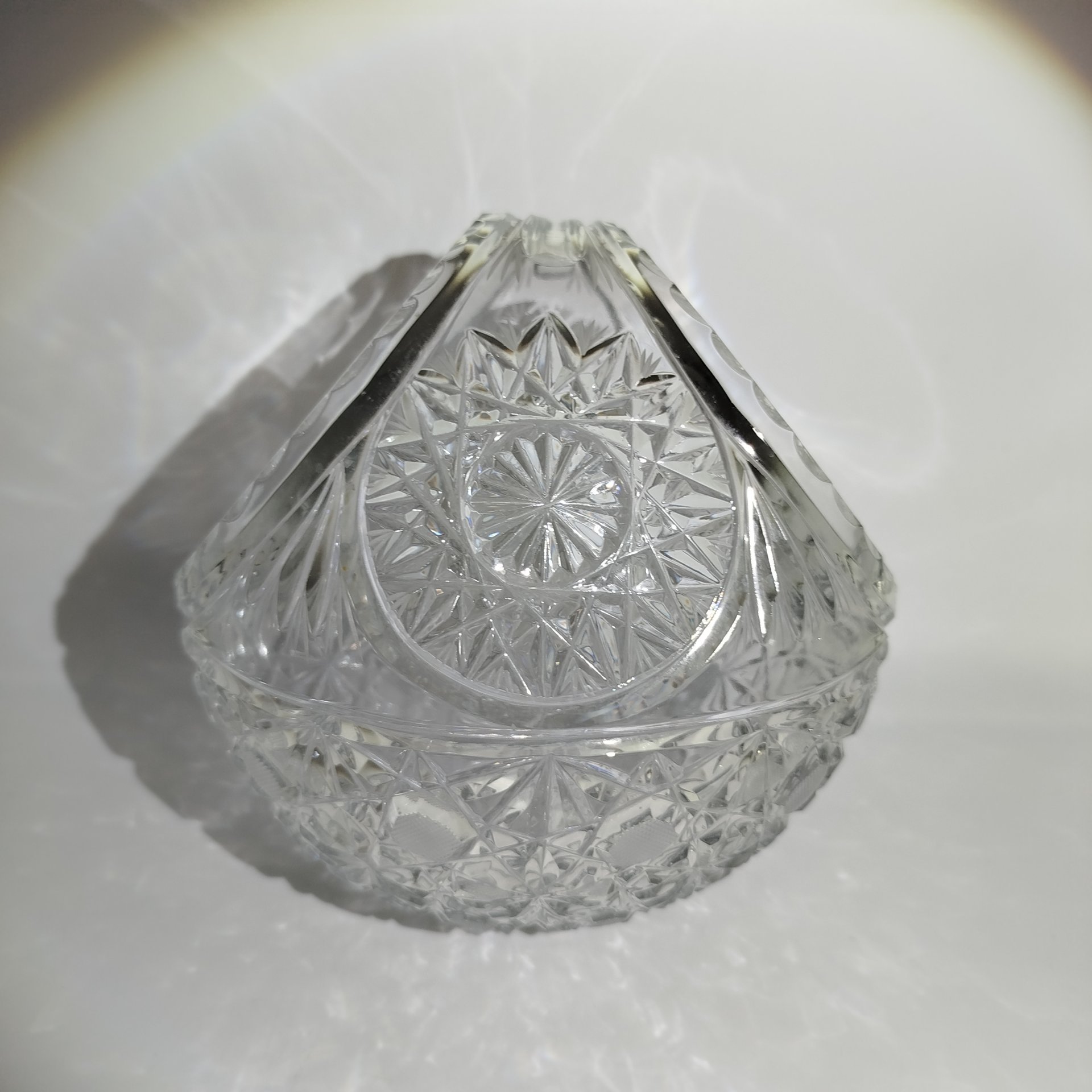 Ваза для конфет в форме корзинки, хрусталь, алмазная грань, Дятьковский хрустальный завод, Россия, 1980-2000 гг.