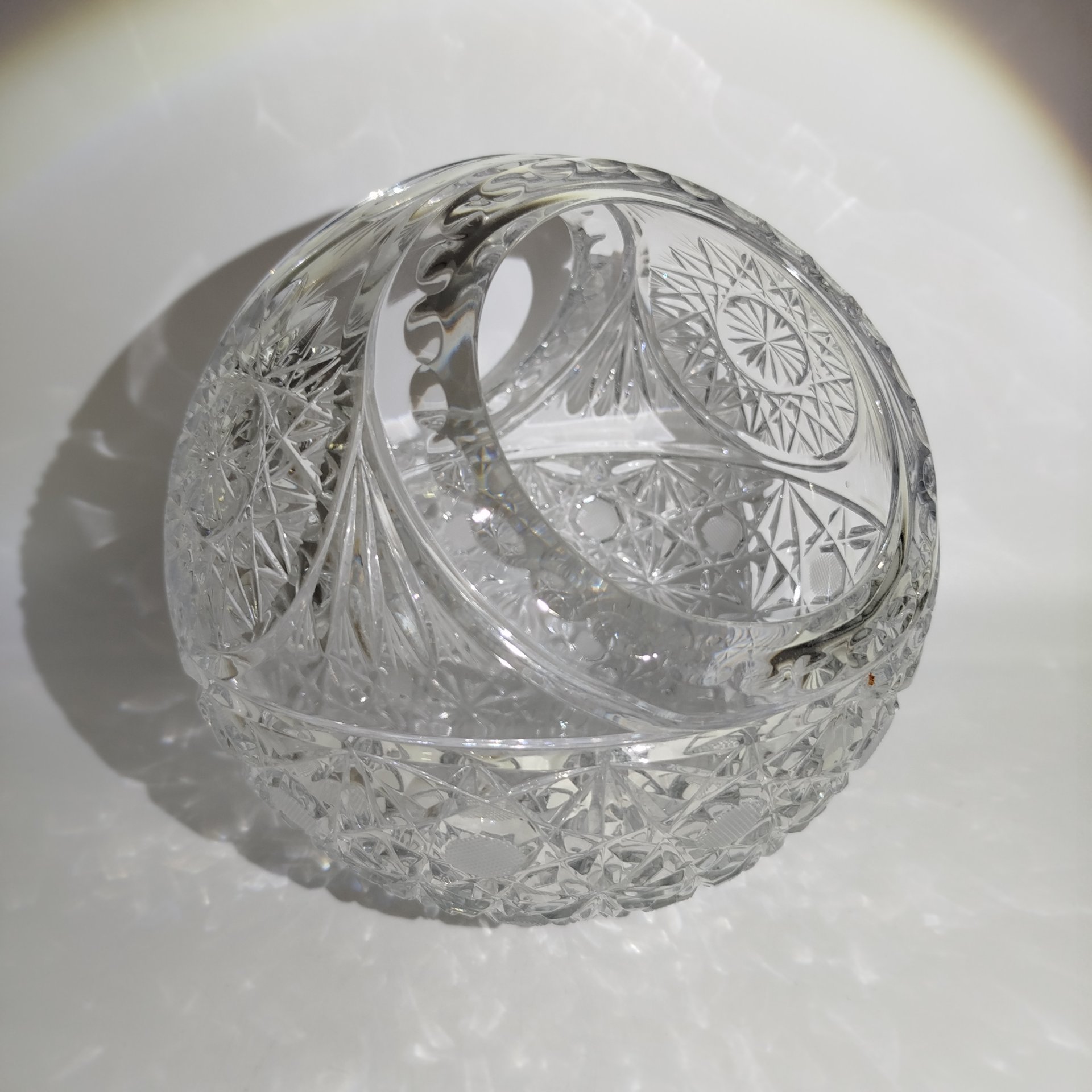 Ваза для конфет в форме корзинки, хрусталь, алмазная грань, Дятьковский хрустальный завод, Россия, 1980-2000 гг.