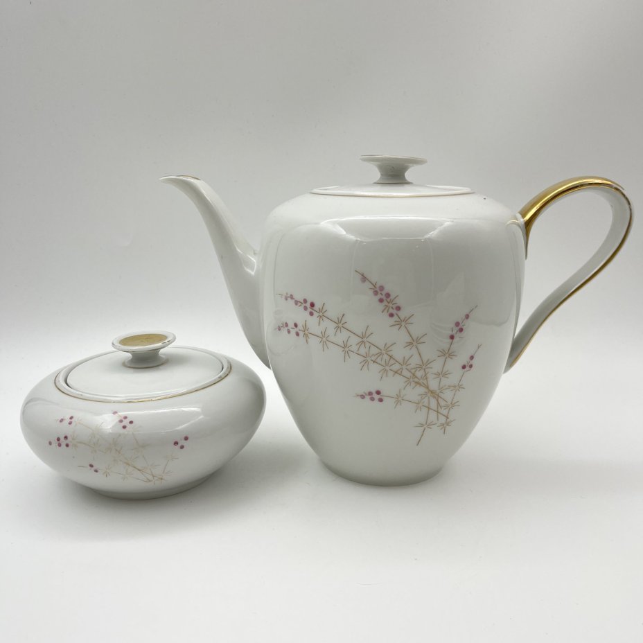 Сервиз чайный с растительным декором на 4 персоны (чайник, сахарница, 4 чайные пары), фарфор, роспись, золочение, Volkstedt Beyer & Bock, ГДР, 1960-1980 гг.