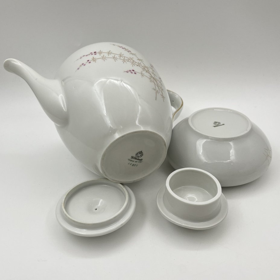 Сервиз чайный с растительным декором на 4 персоны (чайник, сахарница, 4 чайные пары), фарфор, роспись, золочение, Volkstedt Beyer & Bock, ГДР, 1960-1980 гг.