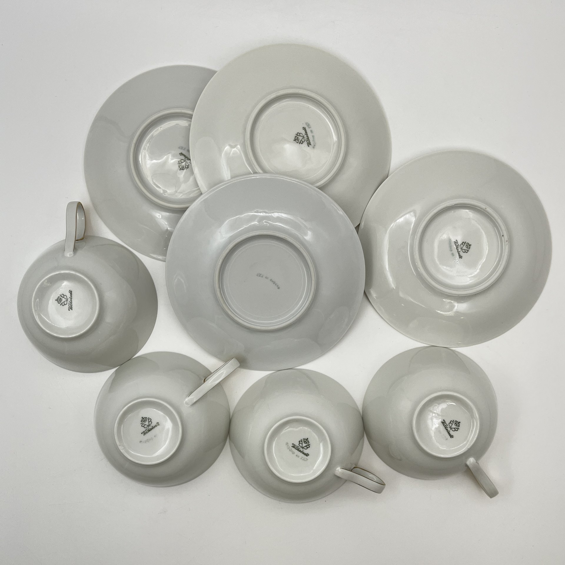 Сервиз чайный с растительным декором на 4 персоны (чайник, сахарница, 4 чайные пары), фарфор, роспись, золочение, Volkstedt Beyer & Bock, ГДР, 1960-1980 гг.