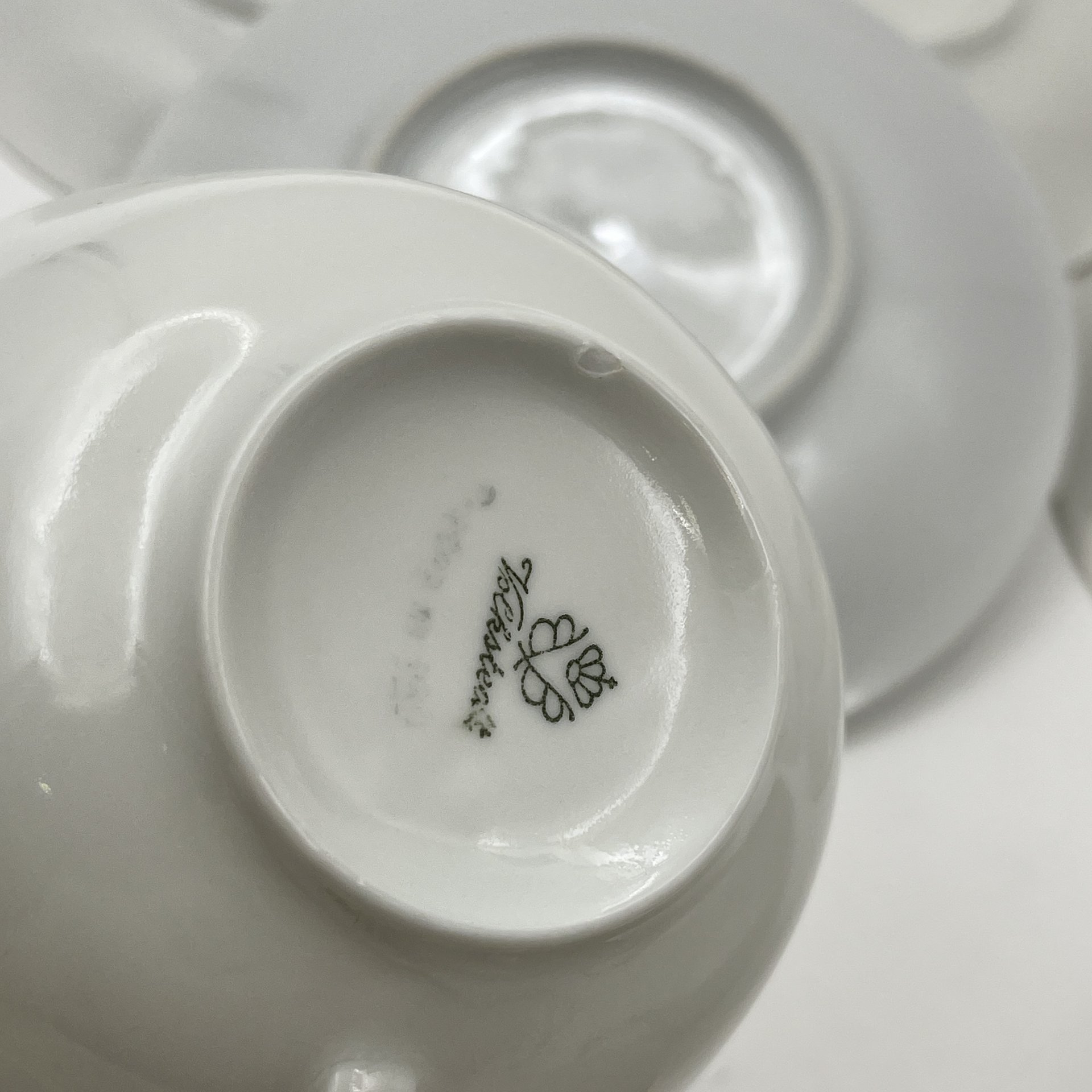 Сервиз чайный с растительным декором на 4 персоны (чайник, сахарница, 4 чайные пары), фарфор, роспись, золочение, Volkstedt Beyer & Bock, ГДР, 1960-1980 гг.