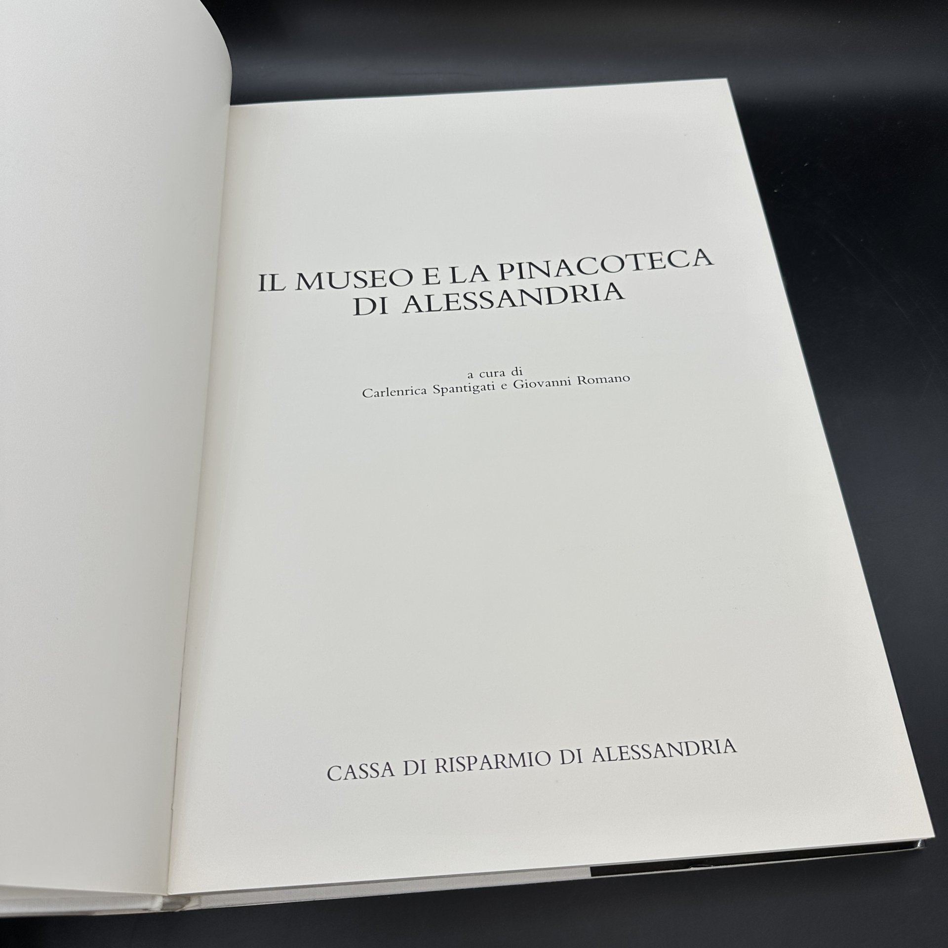 Альбом "Il museo e la pinacoteca di Alessandria" (на итальянском), в футляре