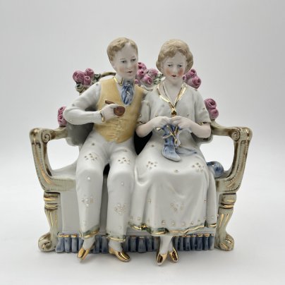 Статуэтка "Уютный семейный вечер", фарфор, роспись, золочение, Западная Европа, 1950-1970 гг.