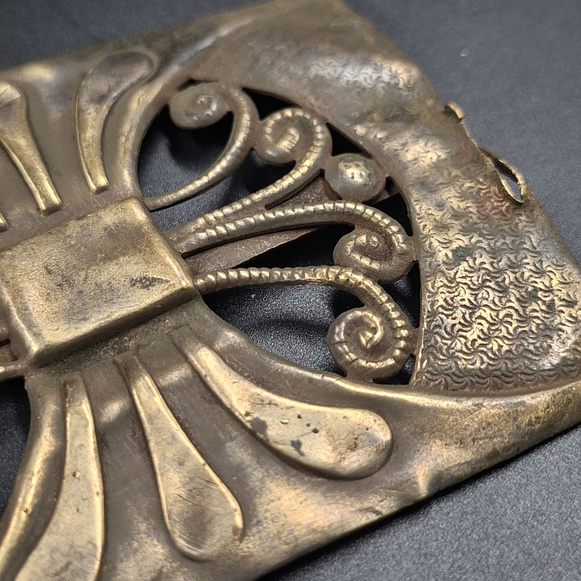 Пряжка женская поясная прямоугольной формы с декором в виде розетки, металл, штамповка, Российская империя, 1890-1915 гг.