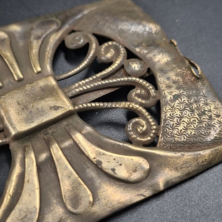 Пряжка женская поясная прямоугольной формы с декором в виде розетки