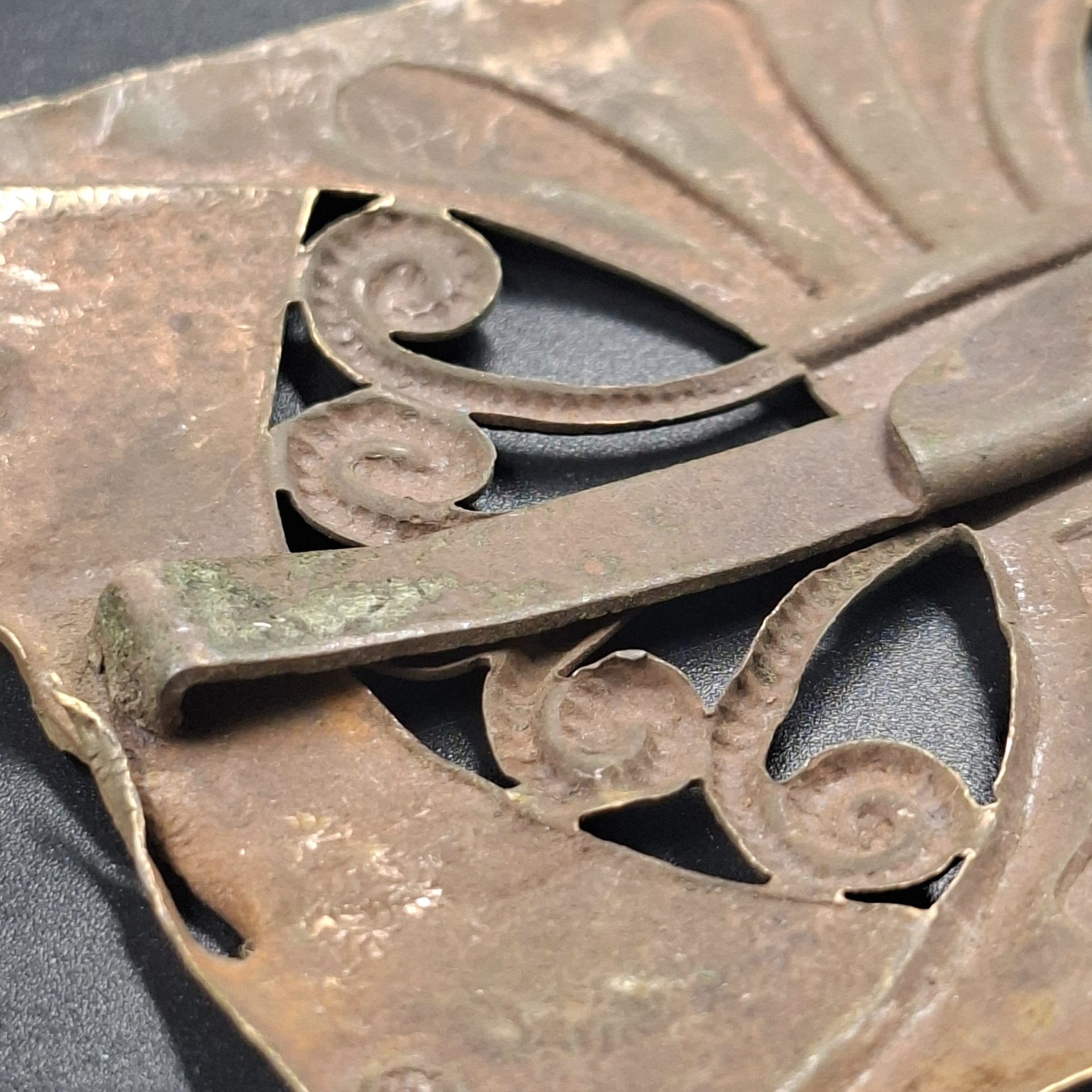 Пряжка женская поясная прямоугольной формы с декором в виде розетки, металл, штамповка, Российская империя, 1890-1915 гг.