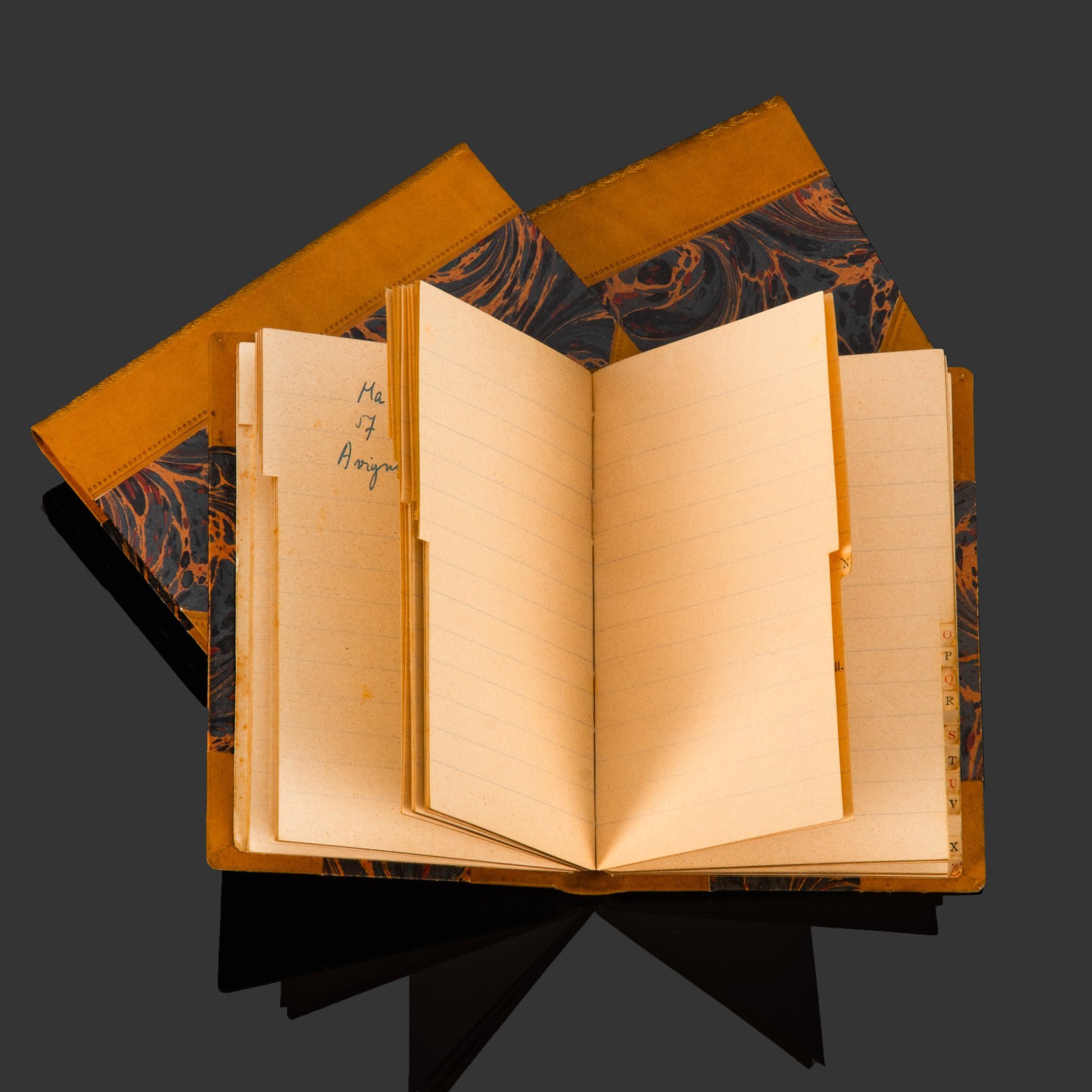 Записные книжки в кофре: телефонная и две для записей, бумага, печать, тиснение, золочение, Западная Европа, 1870-1890 гг.