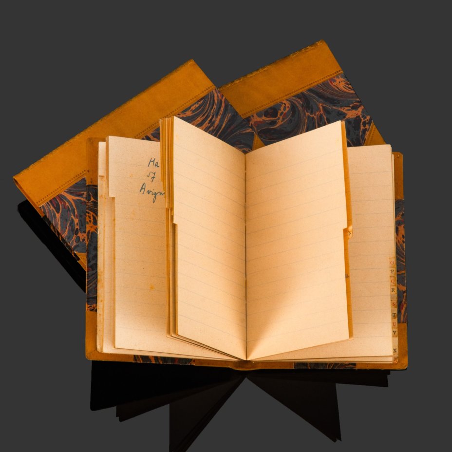 Записные книжки в кофре: телефонная и две для записей, бумага, печать, тиснение, золочение, Западная Европа, 1870-1890 гг.