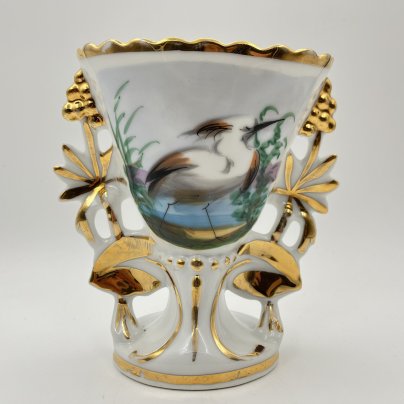 Ваза, украшенная изображением цапли на пруду, фарфор, роспись, золочение, Западная Европа, 1960-1980 гг.