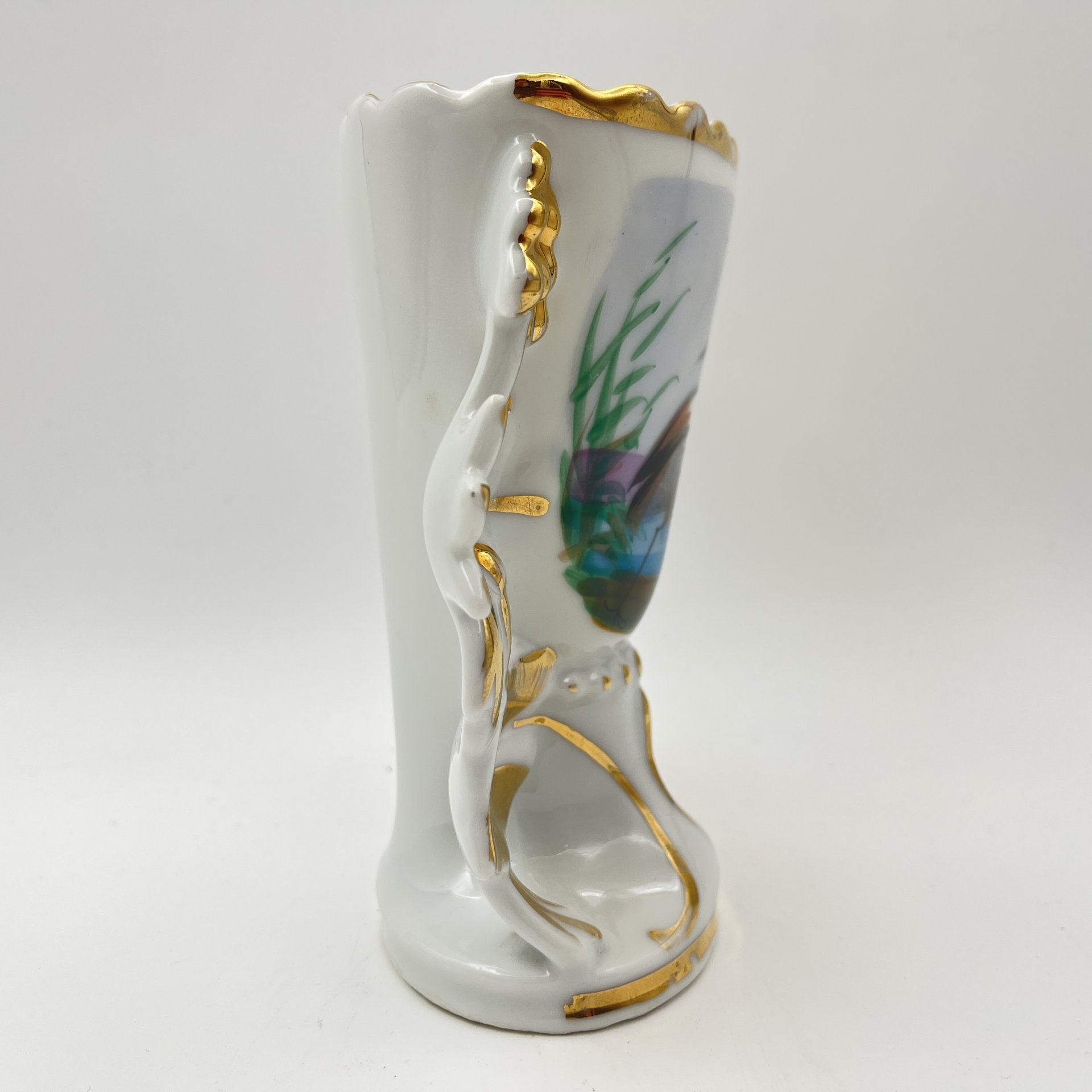 Ваза, украшенная изображением цапли на пруду, фарфор, роспись, золочение, Западная Европа, 1960-1980 гг.
