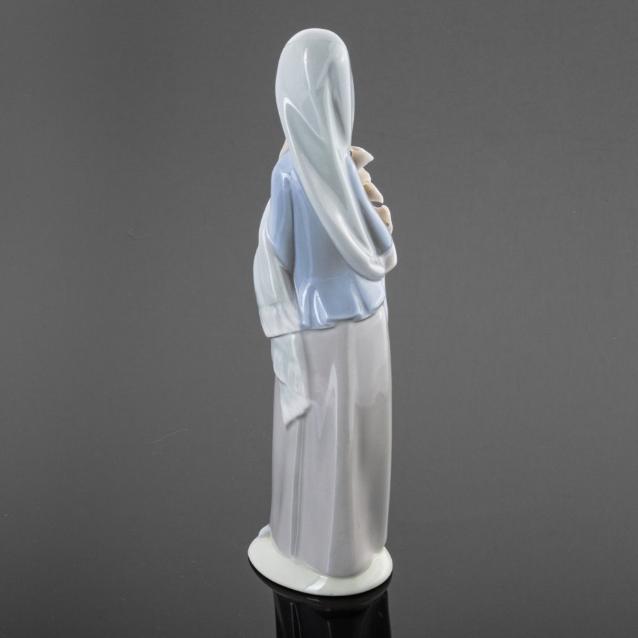Статуэтка "Девушка с каллами", Lladro