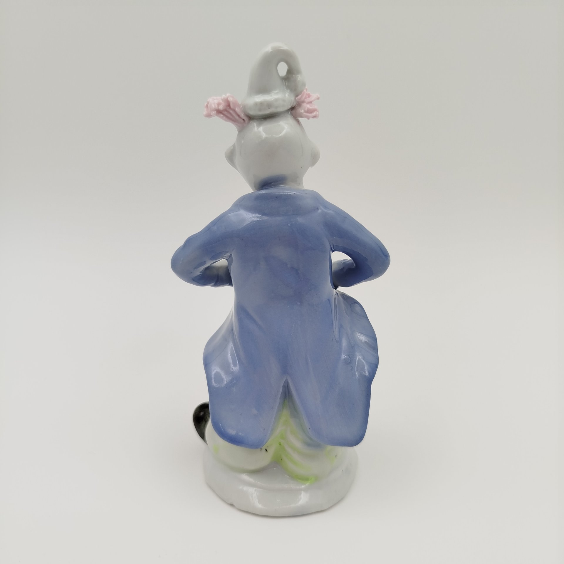 Статуэтка "Клоун с бантом", фарфор, роспись, Азия, 1980-2000 гг.