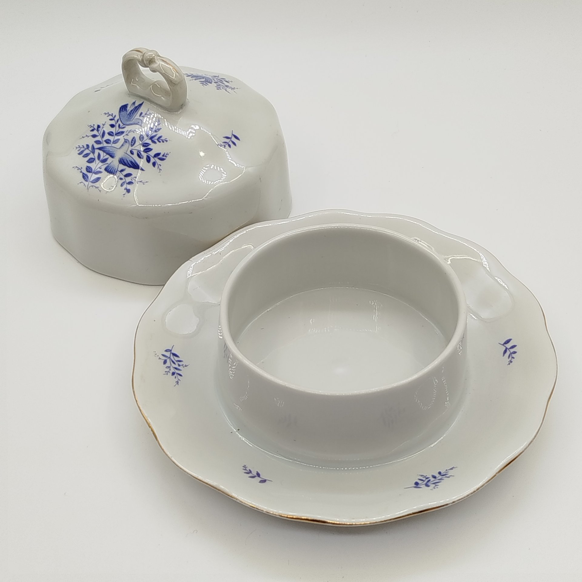 Масленка, украшенная орнитологическим декором, Karolina (Фарфоровая мануфактура «Каролина»