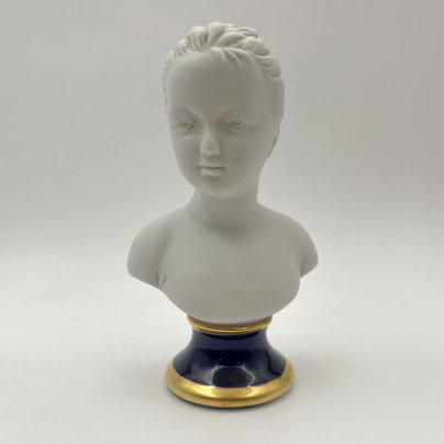 Бюст "Луиза Броньяр" ("Девочка") по мотивам одноименного произведения Жана Антуана Гудона, фарфор, крытье, золочение, Европа, 1990-2000 гг.