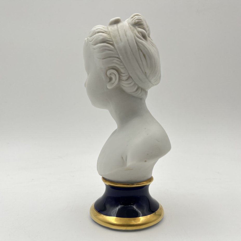 Бюст "Луиза Броньяр" ("Девочка") по мотивам одноименного произведения Жана Антуана Гудона