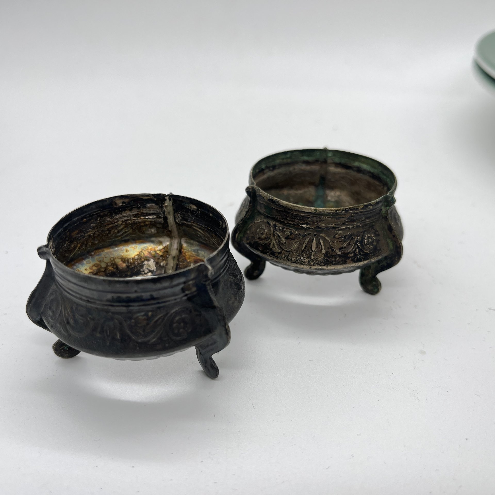 Набор из 2 солонок с растительным декором (нет стеклянного вкладыша)