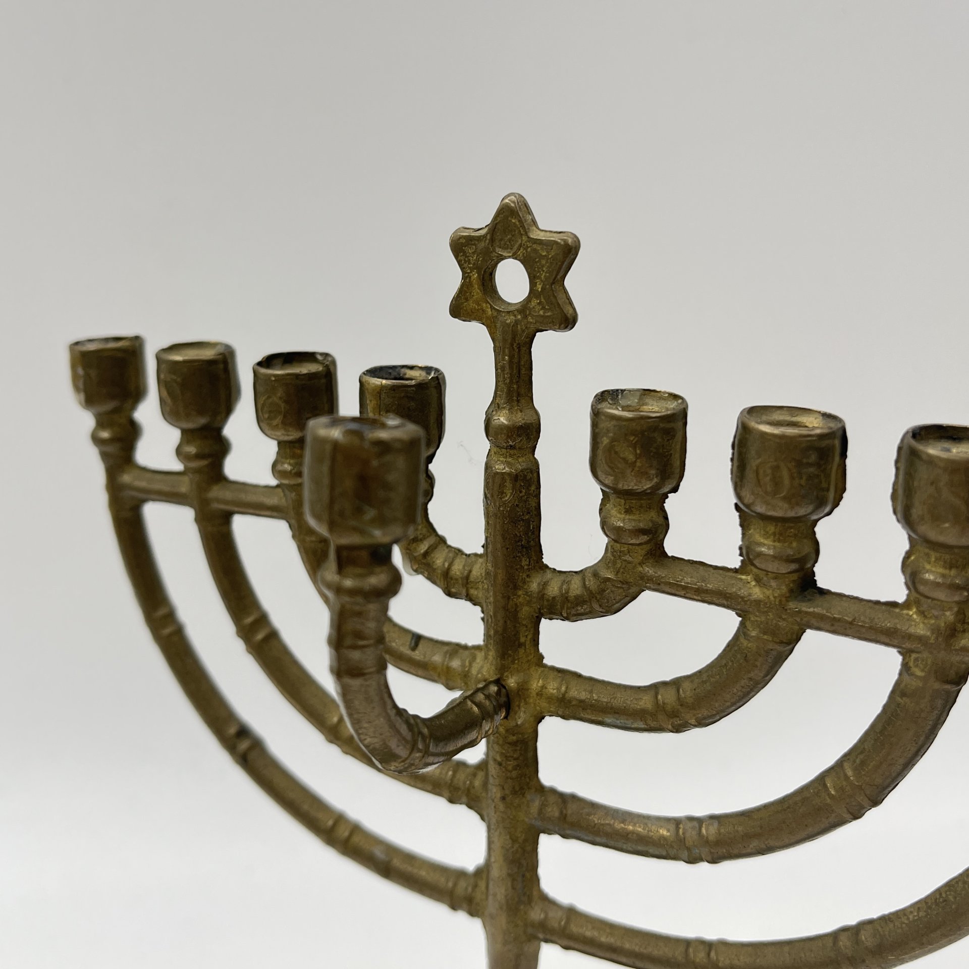 Ханукия (менора на 9 свечей)