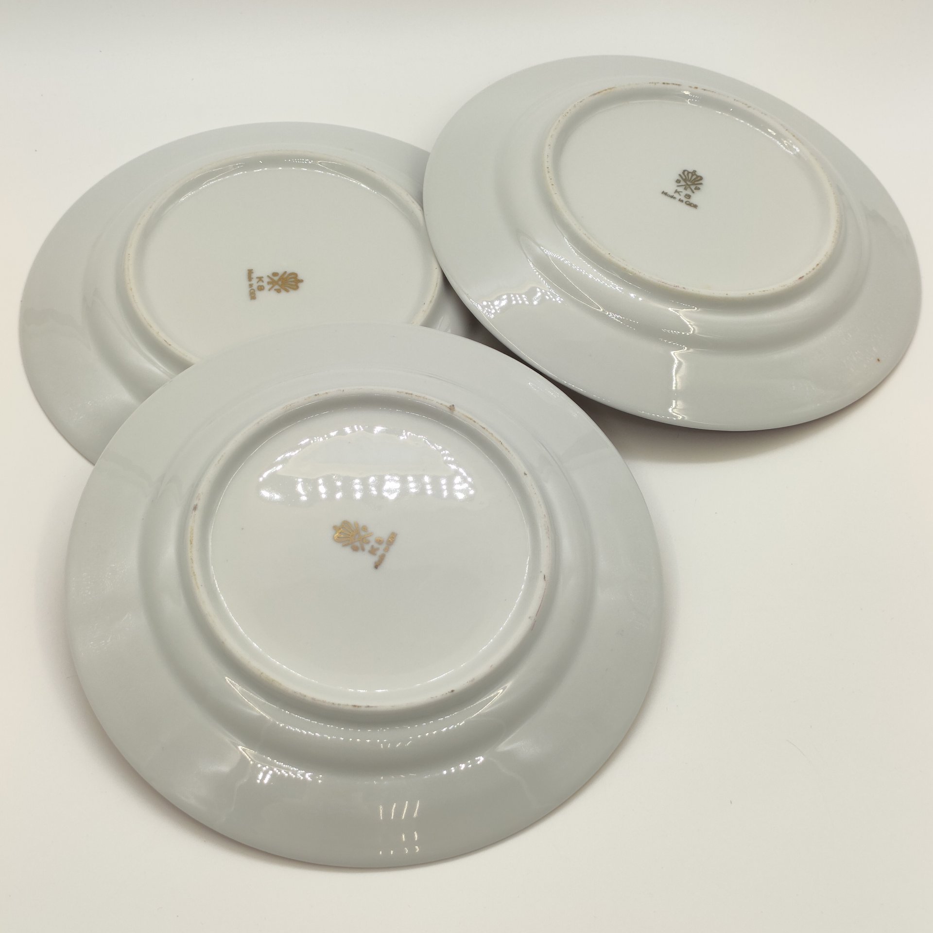 Набор десертных тарелок из сервиза "Мадонна" на 3 персоны, фарфор, деколь, люстр, золочение, Spezial Eisenberg Porzellan (SEP), ГДР, 1973-1976 гг.