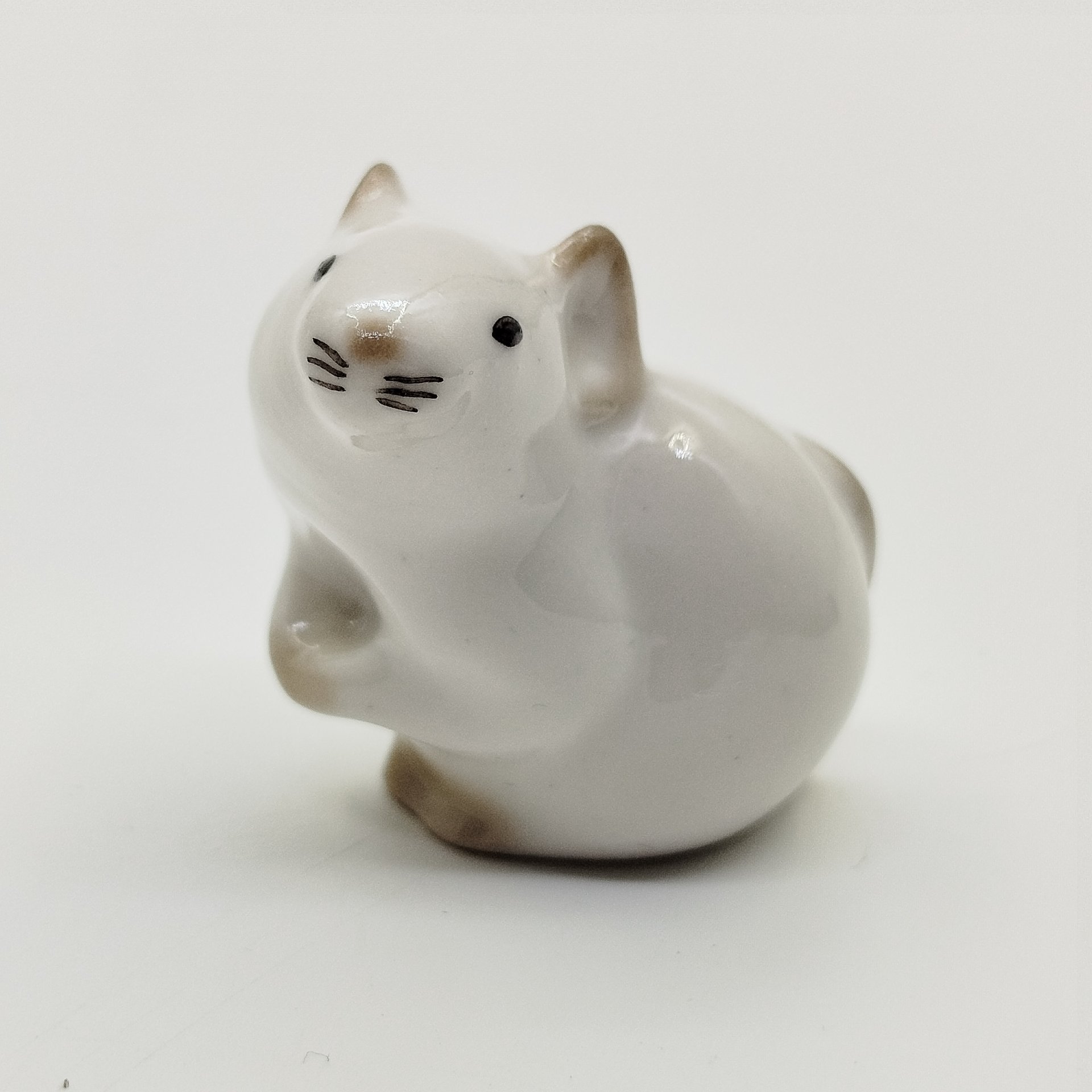 Статуэтка миниатюрная "Мышка", скульптор Т.С. Линчевская