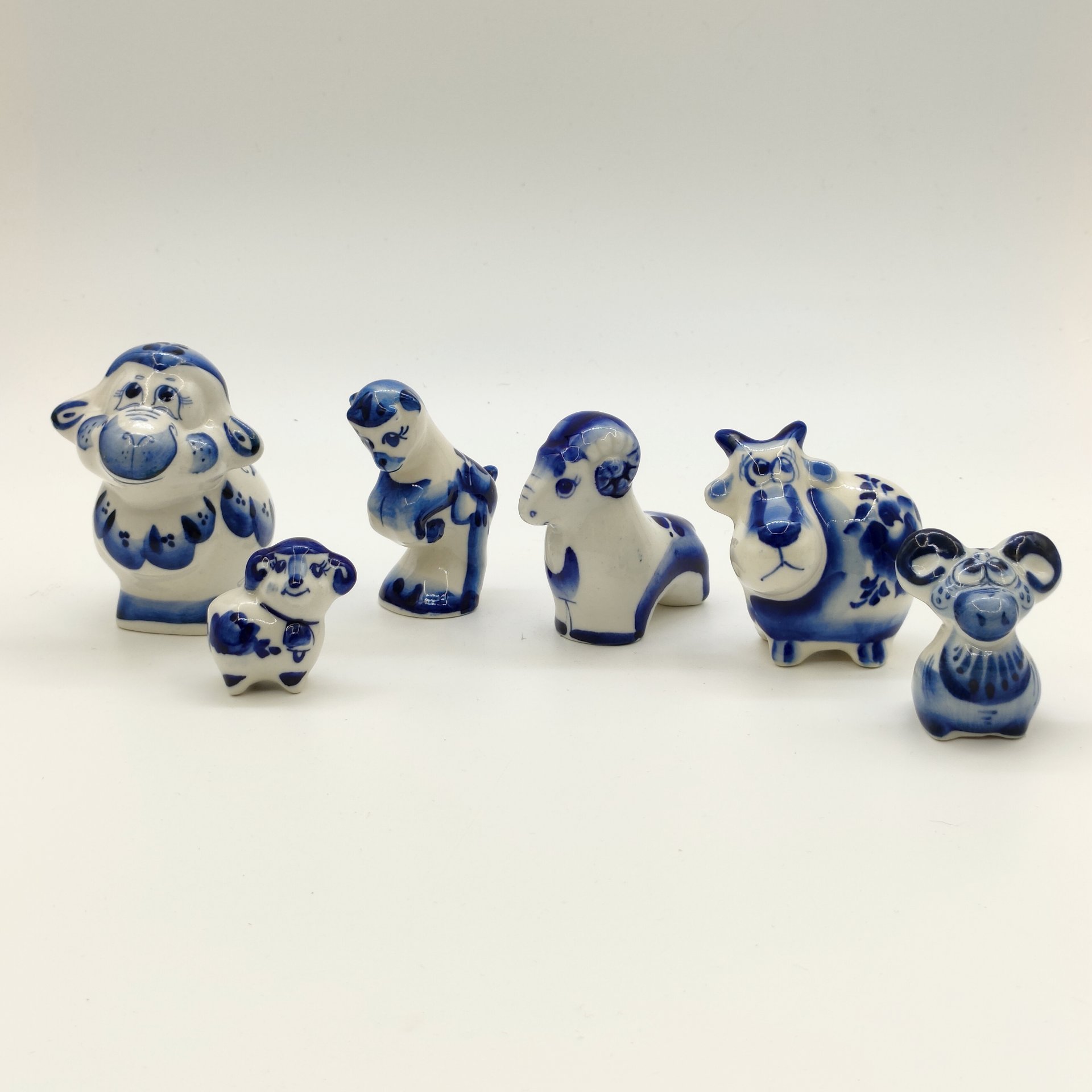Набор из пяти статуэток "Барашки", Гжель, фарфор, роспись, Россия, 1990-2010 гг.