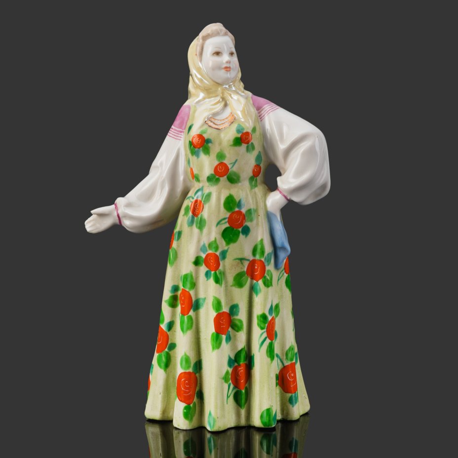 Статуэтка "Плясунья Даша", скульптор А.Д. Бржезицкая, фарфор, роспись, золочение, люстр, Дулевский фарфоровый завод (Дулёво), СССР, 1958 г.